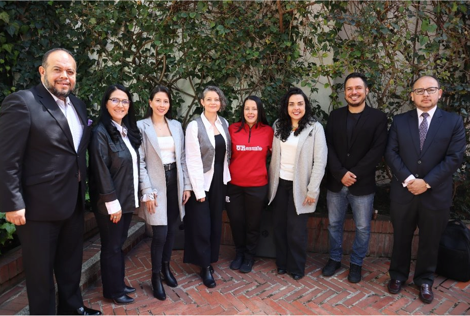 Comité de convivencia laboral. De derecha a izquierda: Javier Eduardo Almanza, Diego Marcel Gutiérrez, Cindy Jeanet Caro, Jenny Alejandra Cubillos, Beira Andrea Aguilar, Paola Reinoso Rodriguez, Diana Del Pilar Dimas y Javier Eduardo Almanza