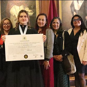 “Con inmenso orgullo y gratitud recibo el título como la primera enfermera graduada del programa de Enfermería de la Universidad del Rosario”, Eliana Briñez Botero