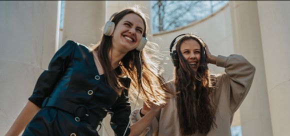 El uso indiscriminado de reproductores de sonido puede generar pérdida de audición permanente e irreversible 