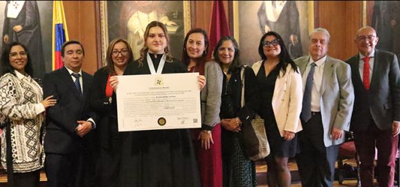 “Con inmenso orgullo y gratitud recibo el título como la primera enfermera graduada del programa de Enfermería de la Universidad del Rosario”, Eliana Briñez Botero